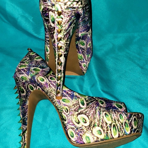 Shoes - Picture 5 of 8